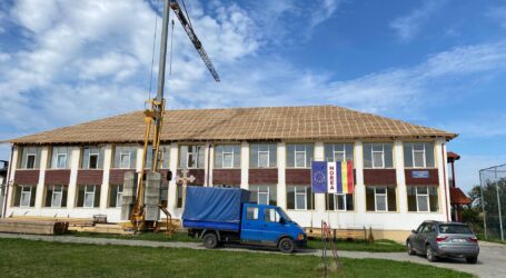 Școala din Cizer, salvată înainte de vremea ploioasă de toamnă. Constructorii, apreciați public pentru hărnicie