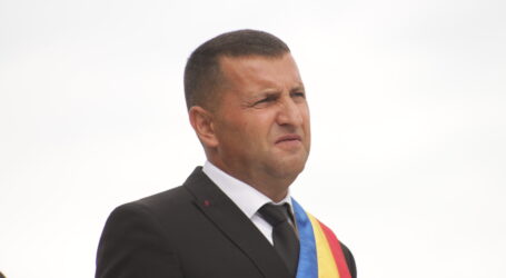 VIDEO. Discurs EMOȚIONANT al primarului comunei Treznea la manifestările în cinstea eroilor martiri din localitate