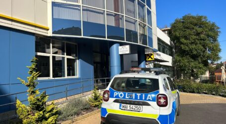 Mașină parcată pe o stradă din Zalău, lovită de un șofer de 67 de ani care conducea băut