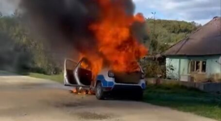 Reacția OFICIALĂ a IPJ Sălaj, după ce o mașină de Poliție a luat foc în misiune prin Zalău