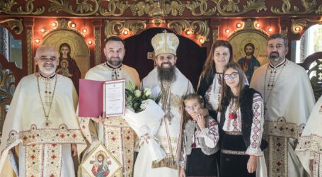 Preotul din Ileanda, distins public de Episcopul Benedict al Sălajului