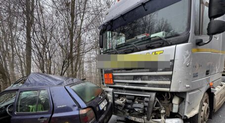 FOTO. Accident MORTAL pe Meseș – un bărbat a pierdut controlul volanului, a intrat într-o cisternă, iar impactul a fost devastator