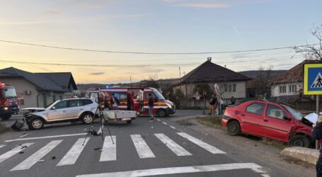 FOTO. Accident grav în Românași, după ce un șofer nu a acordat prioritate