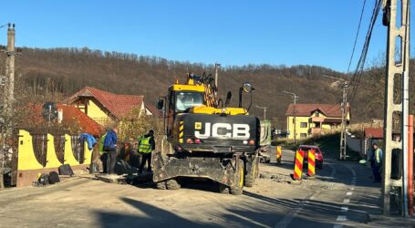 Muncitorii au descoperit a doua fisură la magistrala de apă Tarnița – Zalău, după evenimentul de duminică