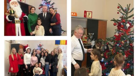 Momente de sărbătoare în cabinetul deputatului Ionel Ciunt din Zalău – un grup de copii, alături de familie, a împodobit bradul și a cântat colinde