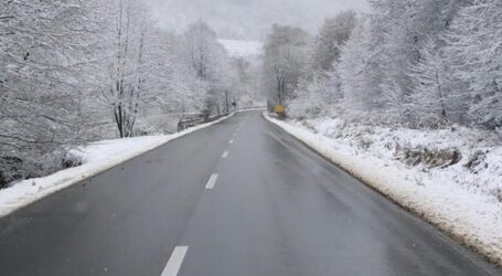 În Ajunul Crăciunului, ninge în Munții Meseș și Munții Plopiș. Cum va fi vremea până la Revelion