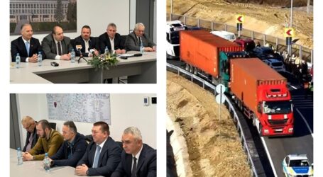 După lungi amânări, oficialitățile PNL și UDMR s-au înghesuit la deschiderea traficului pe șoseaua de centură Zalău