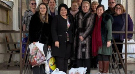 Organizația de femei a PNL Sălaj, alături de vârstnicii din Ileanda cu daruri și căldură sufletească