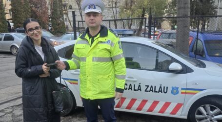 Gest de apreciat! Un polițist local din Zalău a restituit unei adolescente portofelul plin cu bani și acte pe care l-a pierdut când a ieșit de la școală