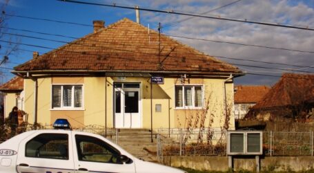 Scandal ca-n filme azi-noapte între 2 soți din Cizer – bărbatul a blocat drumul public, apoi a spart geamul unei mașini