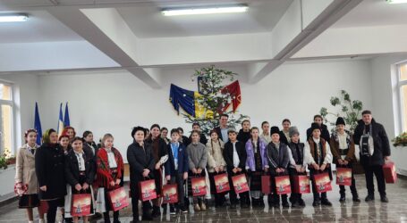 Elevii Școlii Profesionale au adus spiritul sărbătorilor la Primăria Sâg