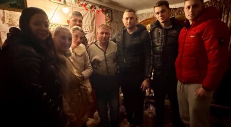 Un grup de tineri din Cehei și Preoteasa, donație importantă pentru Daniel, bărbatul din Sici care crește singur 3 copii