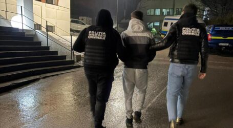 O femeie, tâlhărită în plină strada în Zalău. Agresorul a smuls o geantă cu bunuri – bani, carduri și laptop – de peste 13.000 de lei