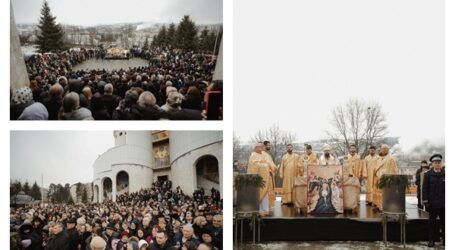Peste 7.000 de sticle cu Agheasmă Mare, împărțite credincioșilor care au participat la Praznicul Botezului Domnului la Catedrala Episcopală din Zalău