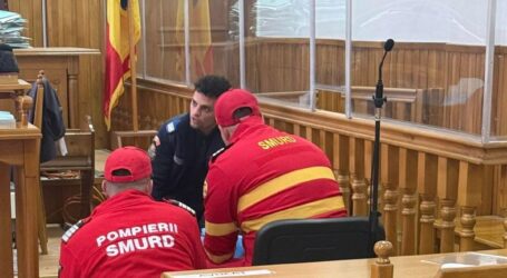 Doi jandarmi au salvat un bărbat care a suferit o criză de epilepsie în Judecătoria Jibou