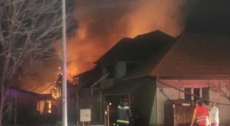 Imagini cumplite pe strada Crasnei din Zalău – incendiu într-o gospodărie