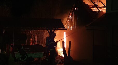 Pompierii, primele detalii oficiale de la incendiul din Zalău. Au ars 350 de metri pătrați