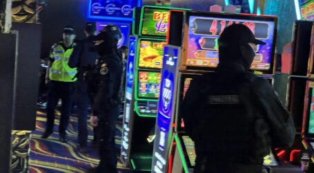 Bătaie într-o sală de păcănele din Zalău – un tânăr a fost lovit cu pumnii în față