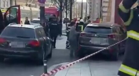 FOTO. Doi șoferi din Sălaj, implicați într-un grav accident în centrul Clujului – o femeie, rănită grav, după ce a fost lovită pe trotuar