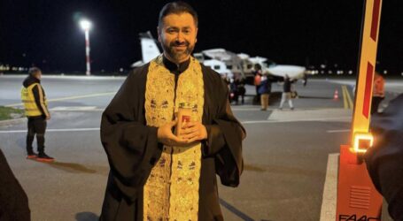 FOTO. Preotul Adrian Onica a preluat Sfânta Lumină și o aduce spre Sălaj
