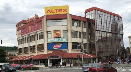 Peste 400 de haine fake, descoperite de polițiști într-un magazin din centrul Zalăului
