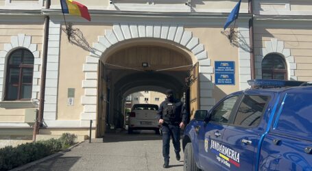 FOTO. Anchetatorii au stat mai bine de 5 ore acasă la Dinu Iancu-Sălăjanu. Acum se află la instituție