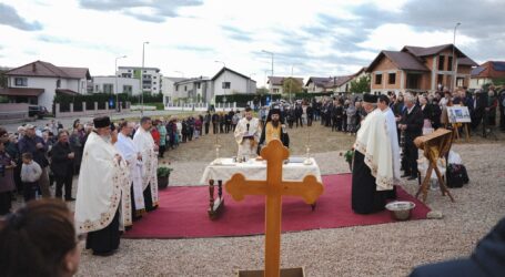 Credință și început: piatra de temelie a unei noi biserici, pusă în Zalău de Episcopul Benedict