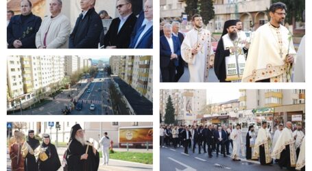 Inițiată de Episcopul Benedict, 2.000 de credincioși au participat la procesiunea religioasă organizată de Florii în Zalău