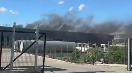 Incendiu la o hală și un microbuz din Zalău