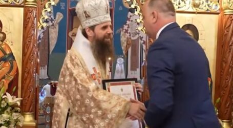 Primarul Zalăului, Florin Florian, distins de Episcopul Benedict cu Gramata Episcopală pentru ctitori