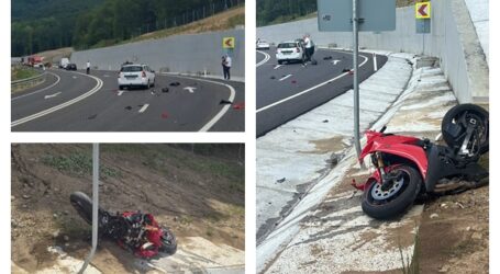 FOTO. Accident ÎNGROZITOR pe centura Zalău – un motociclist de 24 de ani a murit, după ce s-a izbit de parapet