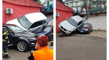 VIDEO. O șoferiță a plonjat din parcarea Salvosan Ciobanca peste 3 mașini parcate în curtea Ambulanței Sălaj