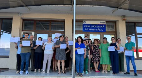 FOTO. Protest spontan la Casa de Pensii Sălaj – 45 de angajați își cer drepturile