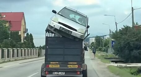 Imagini virale. „Mașina zburătoare” pe remorca din Sălaj