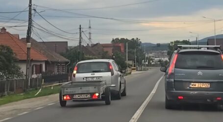 TUPEU? Un șofer, surprins într-o manevră periculoasă la Crișeni, aproape de Poliție