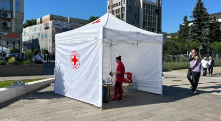 Crucea Roșie Sălaj, alături de zălăuani de Ziua Drapelului Național, pe cod galben de caniculă