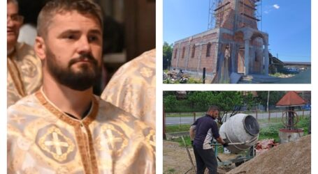 FOTO. Zidește credința, cărămidă cu cărămidă. Un preot din Sălaj, meșter priceput, construiește aproape singur biserica din localitate