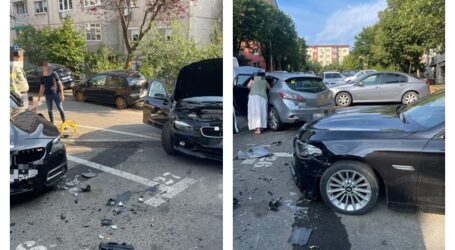 FOTO. Accident în Zalău, după ce o tânără șoferiță din Timiș nu a fost atentă când a ieșit pe strada General Dragalina