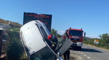 FOTO. Accident în Borla provocat de o șoferița care circula cu viteză