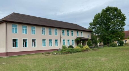 Schimbarea conducerii de la Școala Năpradea aprinde spiritele. Fostul director și părinții, reacționează