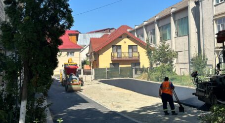 Citadin amenajează o nouă zonă de parcări în locul fostelor garaje din Zalău