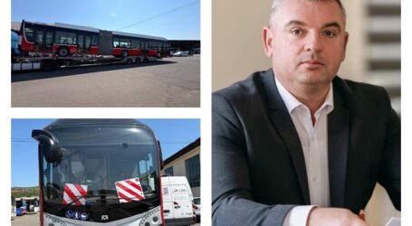 Viceprimarul Călin Forț anunță – primul autobuz electric articulat de 18 metri a ajuns la Zalău