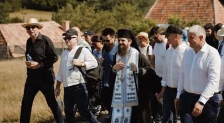Credincioșii din Sălaj pornesc astăzi în pelerinaj spre Mănăstirea Strâmba