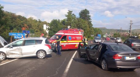 FOTO. Accident cu victime în Jibou, provocat de o șoferiță care nu s-a asigurat corespunzător