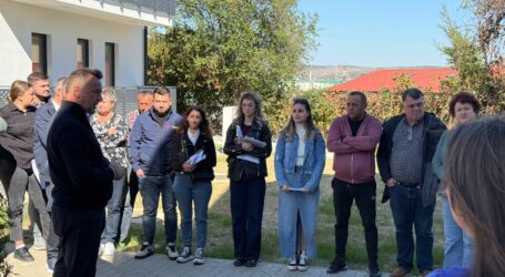 Florin Florian a împărțit beneficiarilor cheile celor 12 locuințe nZEB din Zalău