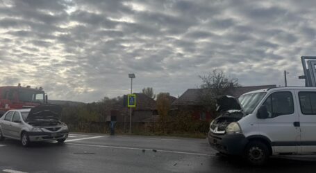 FOTO. Accident în Românași, provocat de un sofer care nu a acordat prioritate