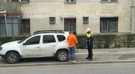 Atenție unde parchezi în Zalău. Poliția te amendează cu 432 de lei pentru parcarea pe pista de biciclete din fața sediului IPJ Sălaj